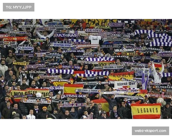 伯纳乌球场座无虚席,皇马球迷高唱队歌助威